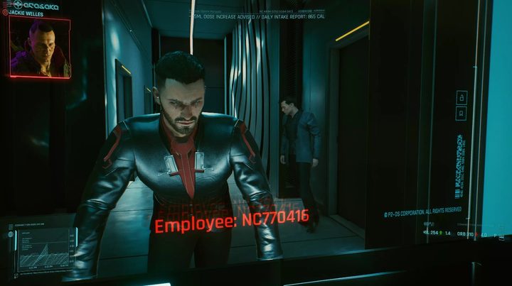 La imagen muestra una escena de Cyberpunk 2077 donde supuestamente se ve a Elon Musk en un segundo plano.