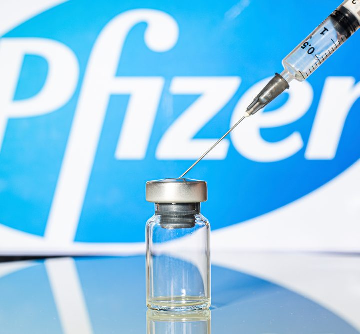 La imagen muestra la vacuna de Pfizer.