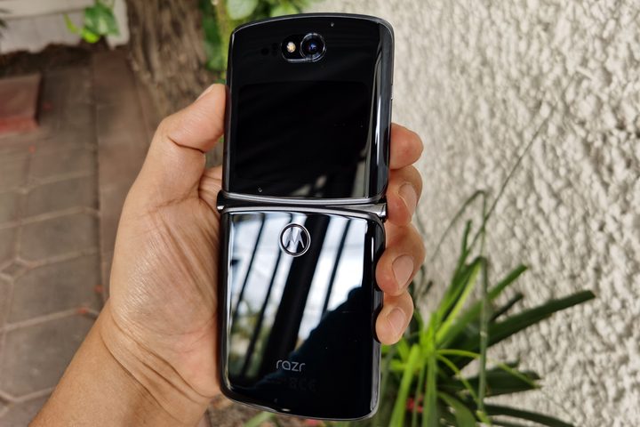 Parte trasera del Moto Razr 5G