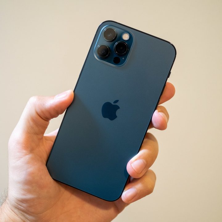 Samsung Galaxy S21 Plus vs. iPhone 12 Pro