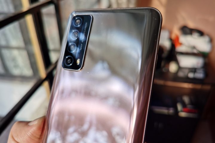 Parte trasera del Huawei Y7a