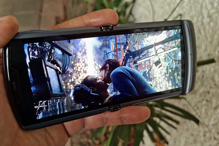 Reproducción de contenido en el Moto Razr 5G
