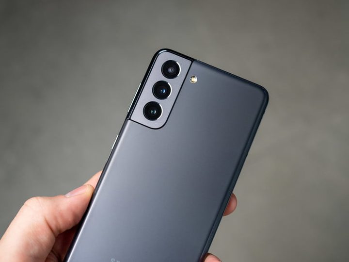 Samsung Galaxy S21 vs. iPhone 12