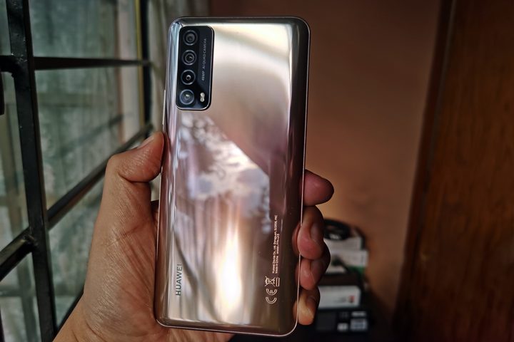 Parte trasera del Huawei Y7a