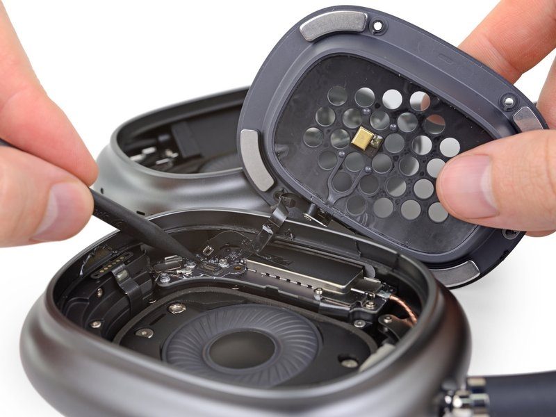 Desmontaje de los AirPods Max por IFixit
