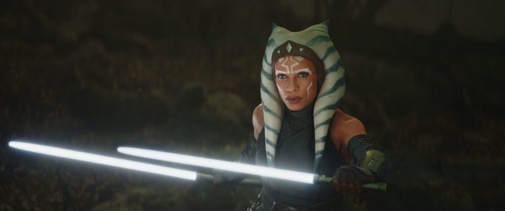 La actriz Rosario Dawson interpreta a la jedi Ashoka en The Mandalorian