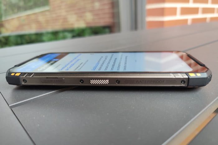 review doogee s96 pro analisis opinion precio lector lado izquierdo 700x467 c