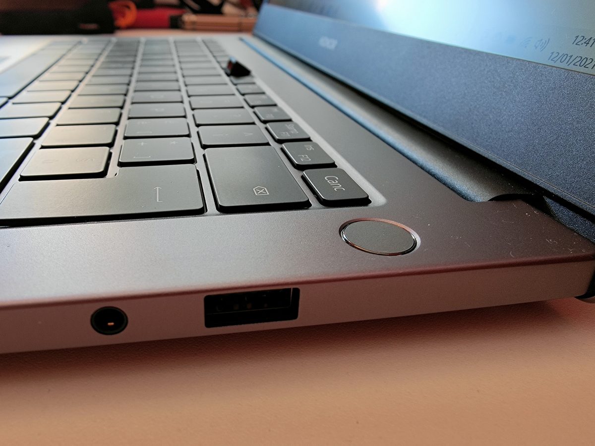 honor magicbook 14 conexiones