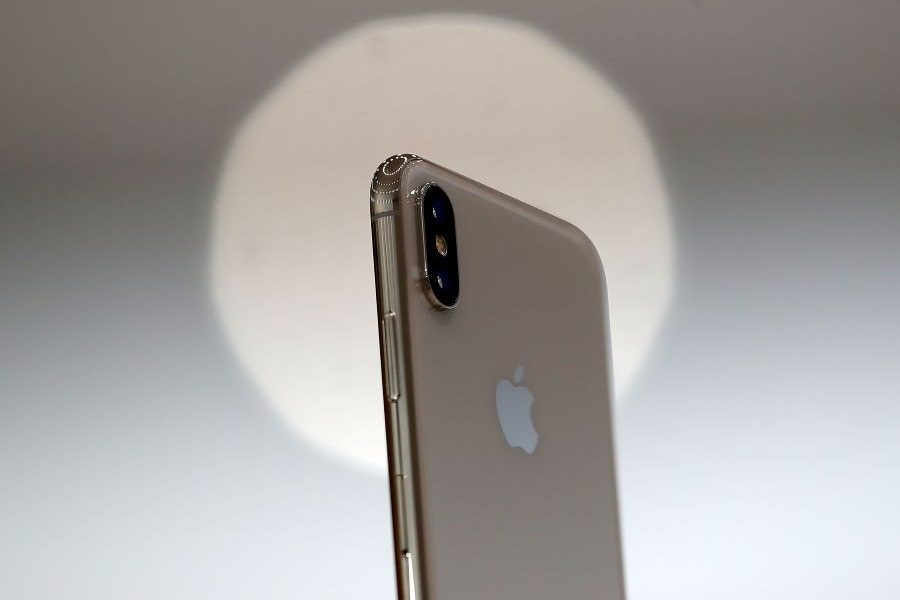 Ejecutivos de Apple mostrando el iPhone 10 1