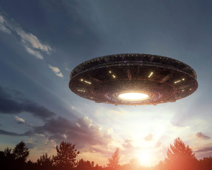 La imagen muestra una representación de un platillo volador.