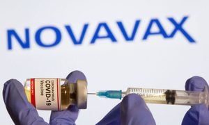 La imagen muestra la vacuna desarrollada por Novavax.