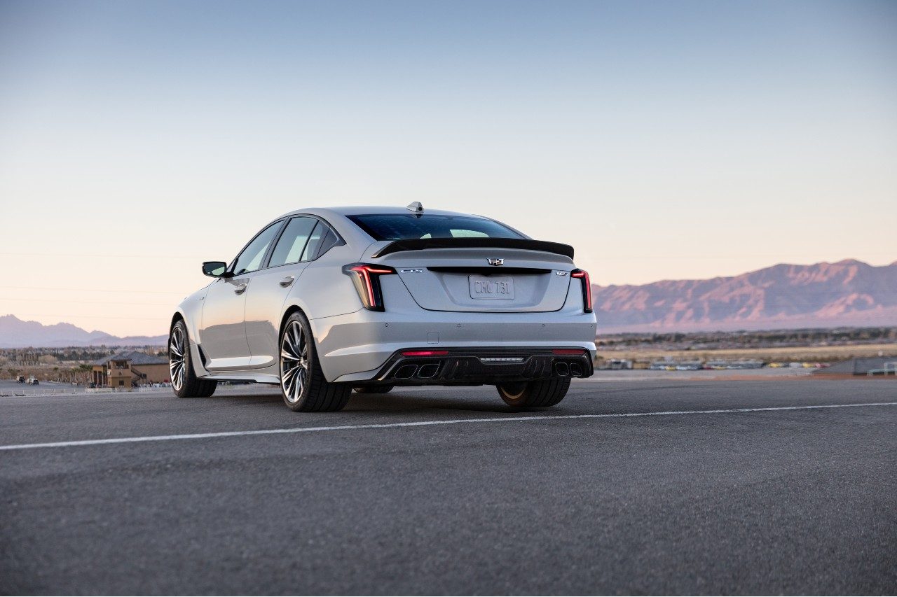 2022 Cadillac CT5-V vista trasera