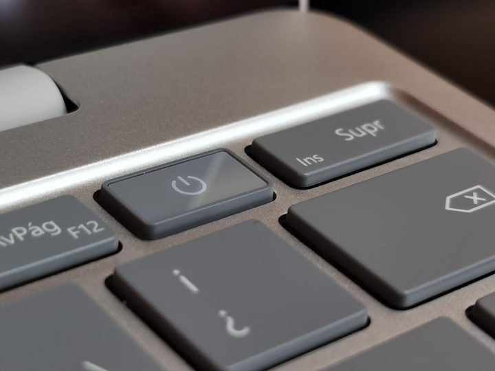 Botón de encendido de la Surface Laptop Go