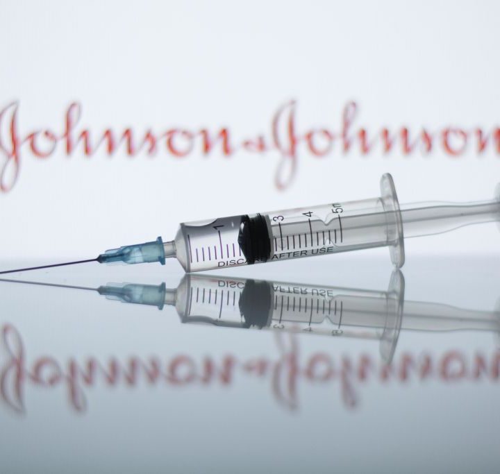 La imagen muestra la vacuna de Johnson & Johnson.