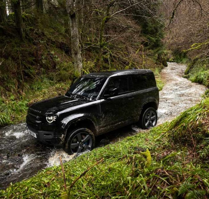 Land Rover Defender V8 2022 side