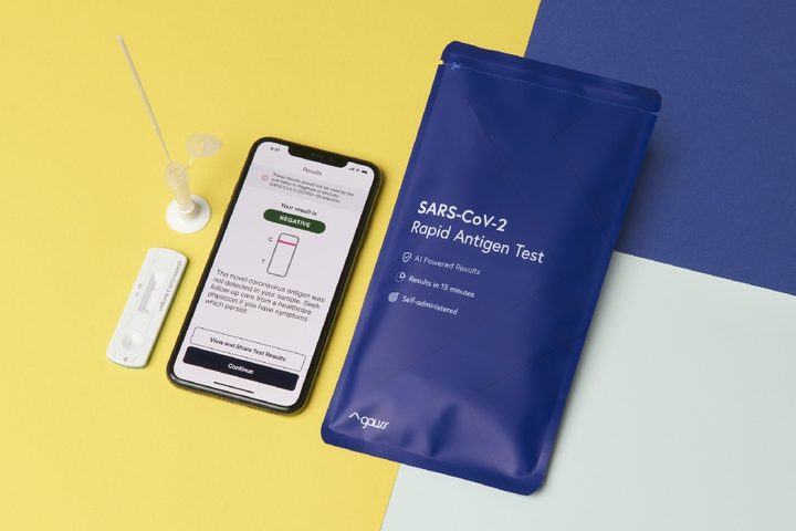 Test rápido antígeno COVID-19 con un teléfono