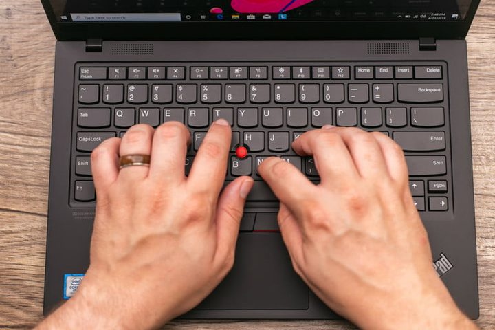 Lenovo vs. Apple: cara a cara entre ThinkPad X1 Carbon y MacBook Pro 13