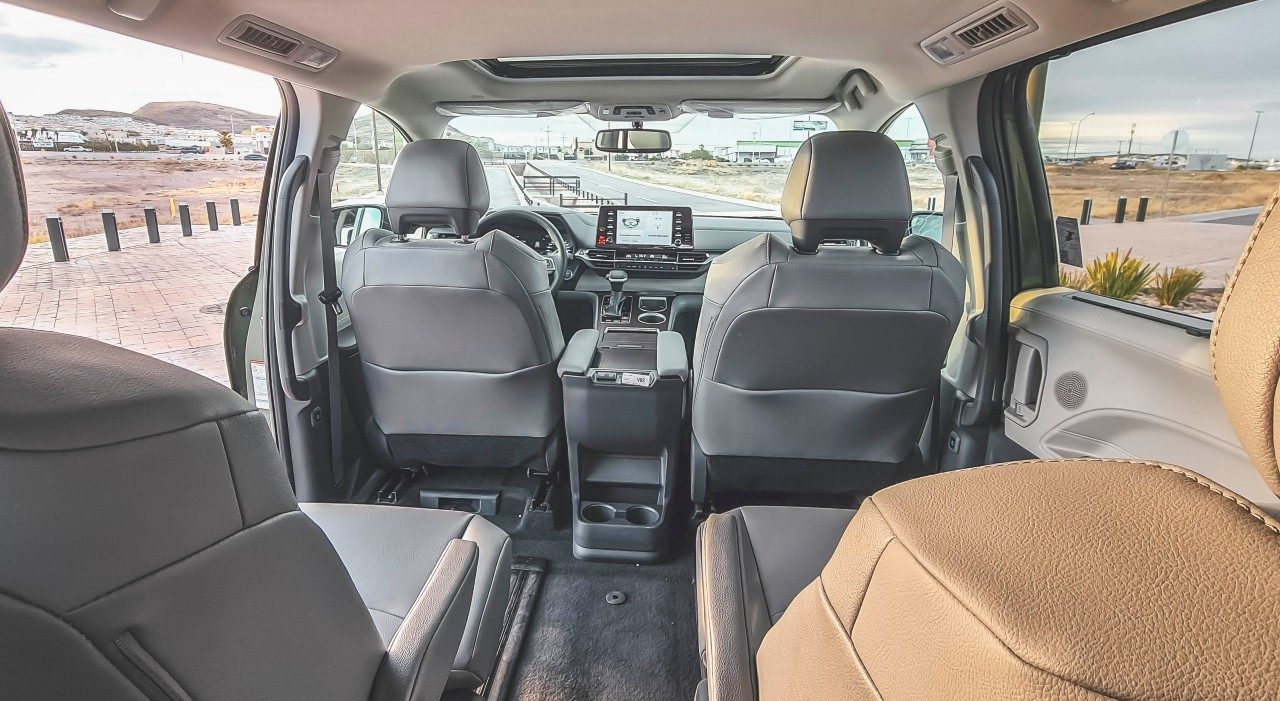 Toyota Sienna 2021 second row