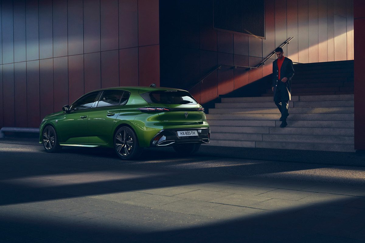 Peugeot 308 rear side