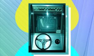 Una imagen de la máquina Gran Trak 10, la primera arcade de carreras de la historia