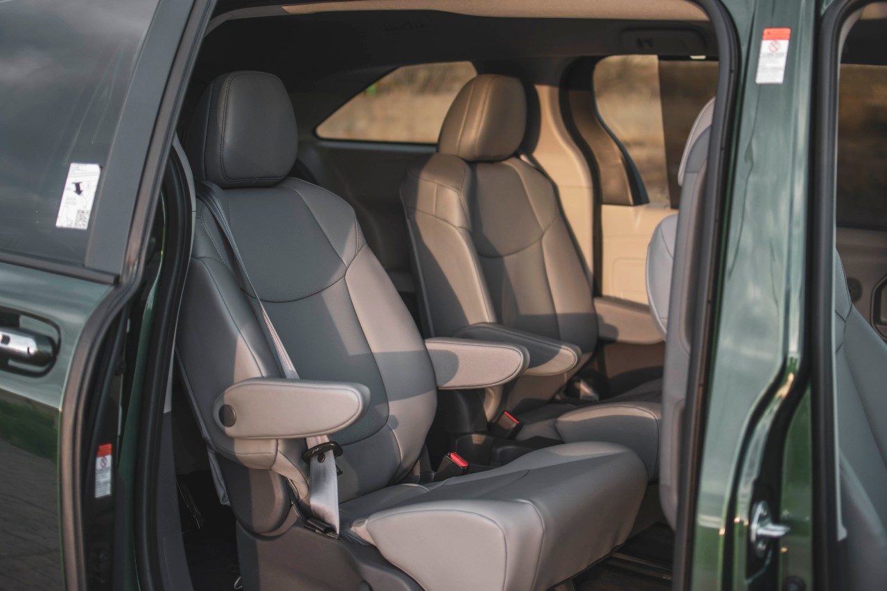 Toyota Sienna 2021 captain seats