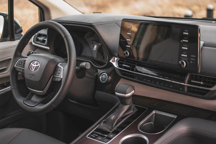 Toyota Sienna 2021 main screen