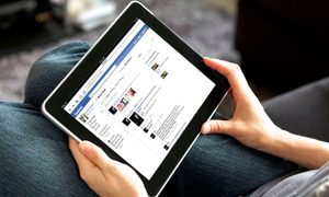 Una tableta con la aplicación Facebook.