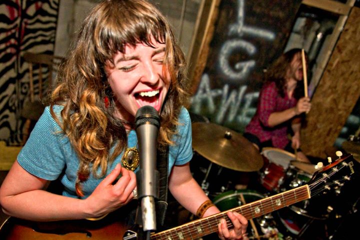 Frances Quinlan Hop Along bandas de mujeres