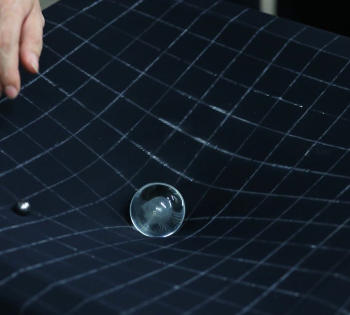 Físicos teóricos proponen un modelo para viajar más rápido que la luz