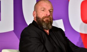 El luchador Triple H reta a una lucha al empresario Elon Musk