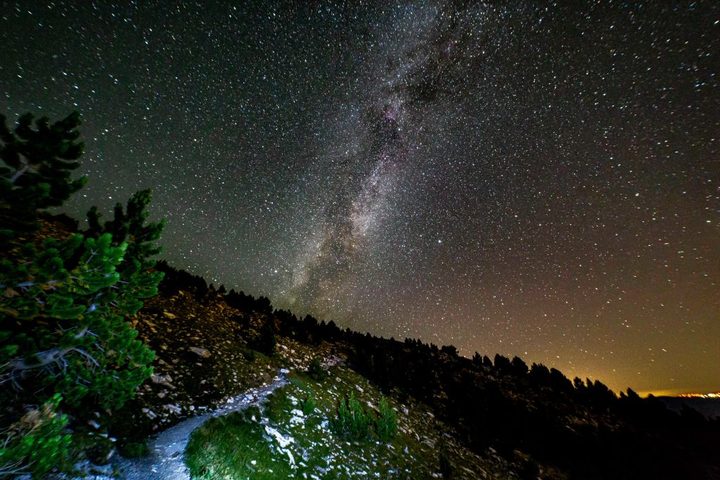 Una imagen de la Vía Láctea captada desde el Monte Olimpo en Grecia