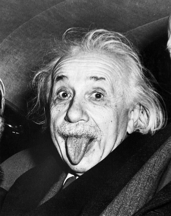 La famosa fotografía de Einstein sacando la lengua