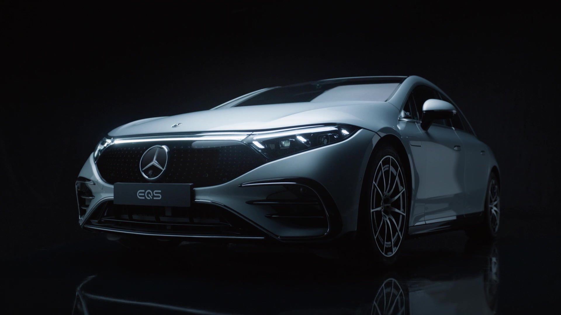 Mercedes Benz EQS silver