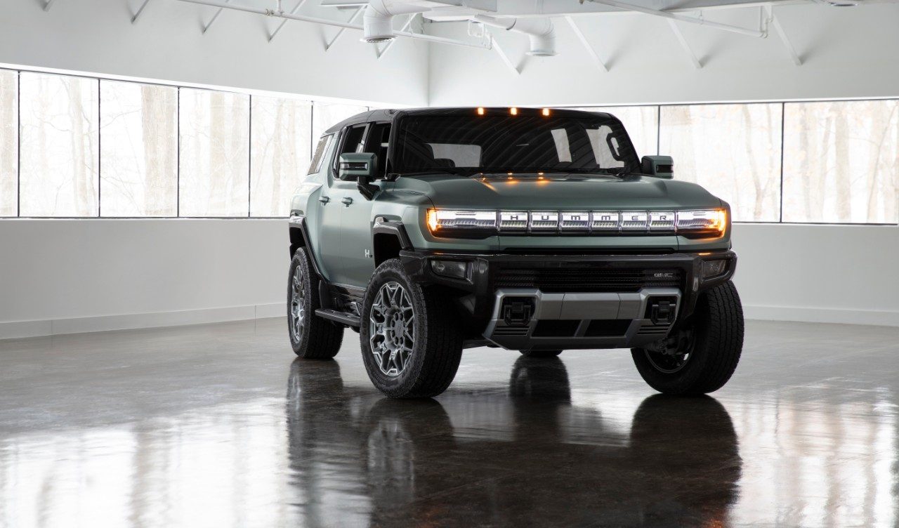 GMC HUMMER EV SUV front end
