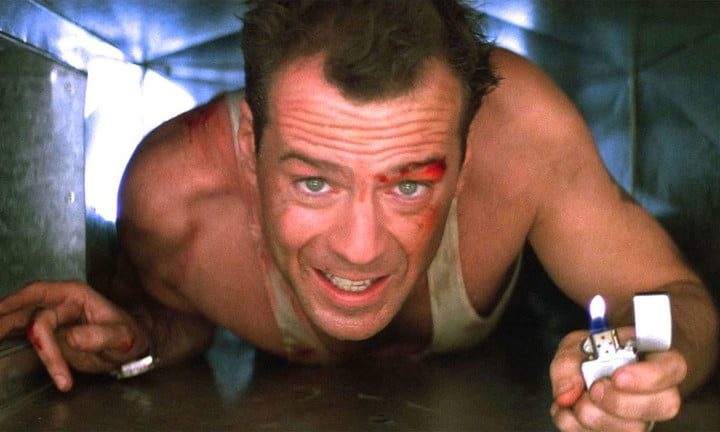 Bruce Willis en una escena de una de las mejores películas de los 80 Die Hard