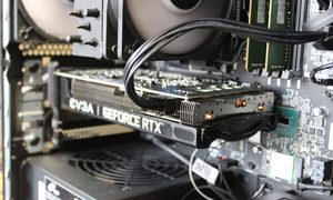 Vista al interior de una computadora de escritorio