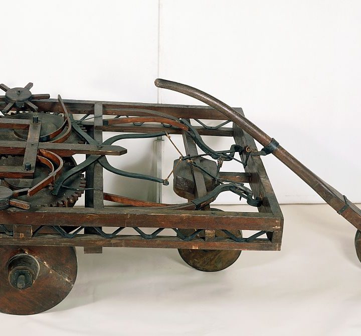 Una recreación del prototipo de coche autoimpulsado de Leonardo Da Vinci