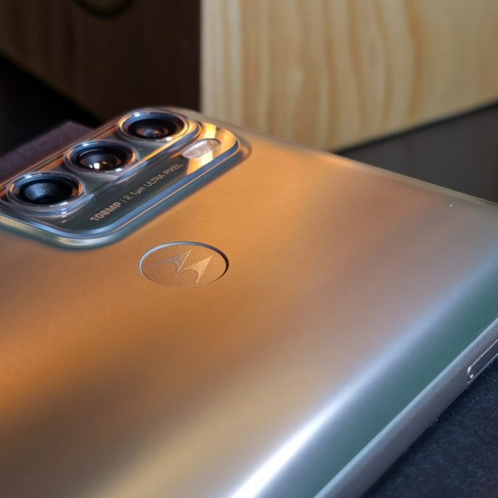Detalle de la cámara del Moto G60