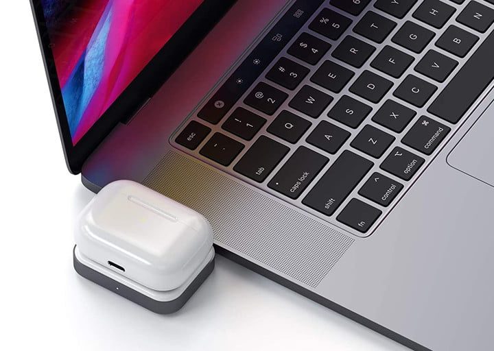Satechi USB-C AirPods Charging Dock, uno de los mejores accesorios para los AirPods