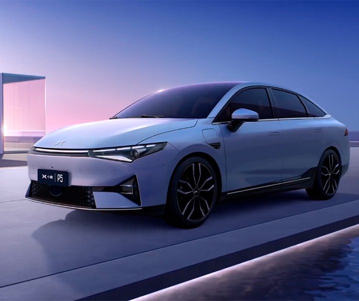 Una imagen del Xpeng P5, un automóvil eléctrico diseñado en China