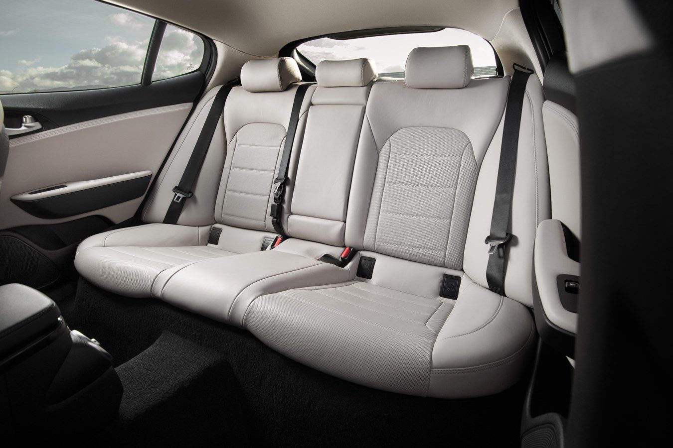 Kia Stinger 2022 rear seats