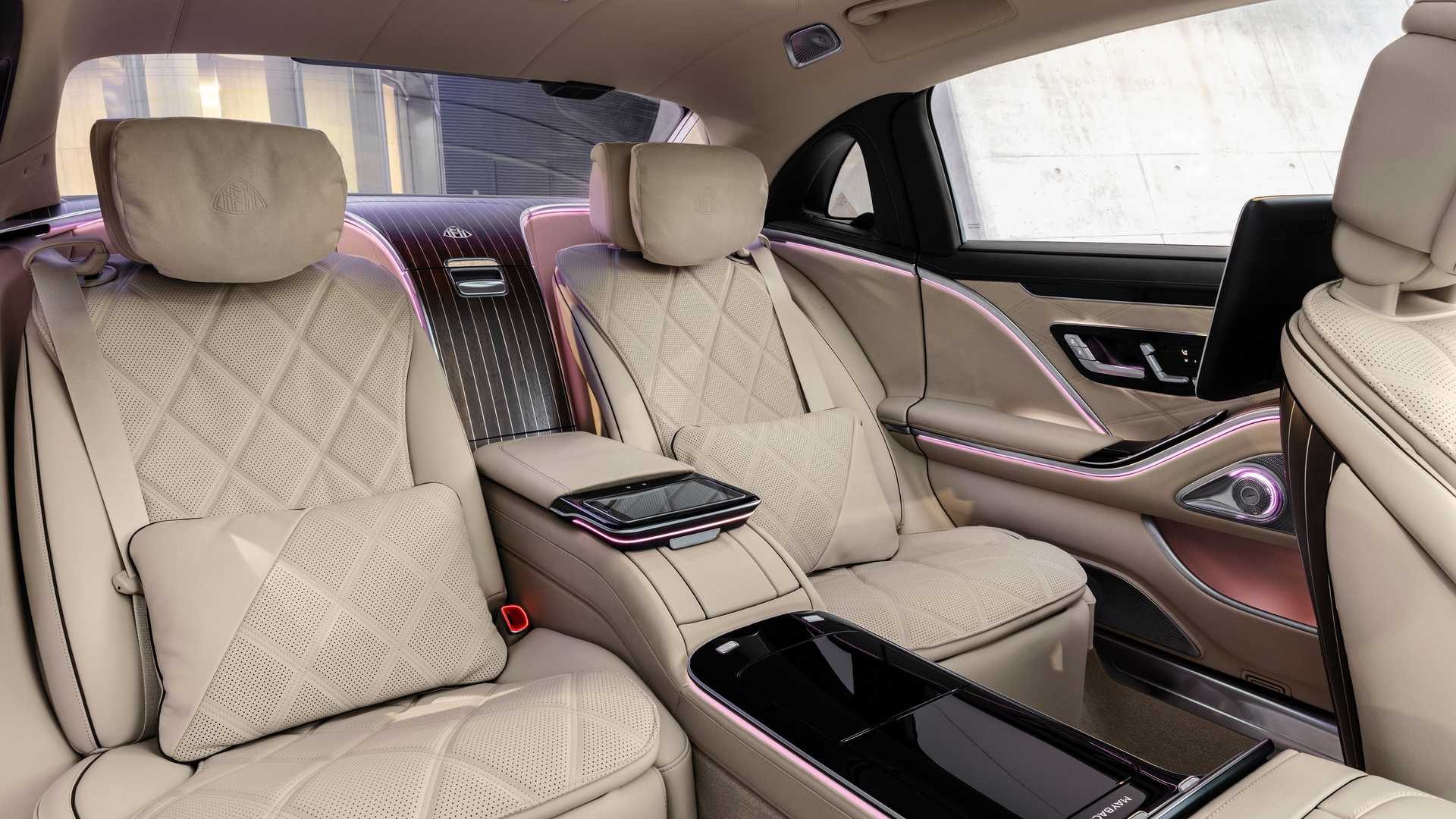 2022 Mercedes-Benz Maybach S680 rear seats