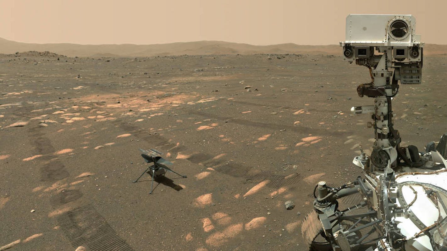 El rover Perseverance se toma una selfi junto al pionero helicóptero Ingenuity en Marte
