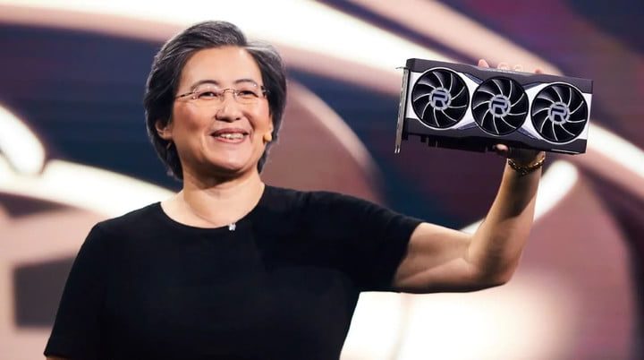 Ejecutiva de AMD sosteniendo una GPU Radeon RX 6900 XT