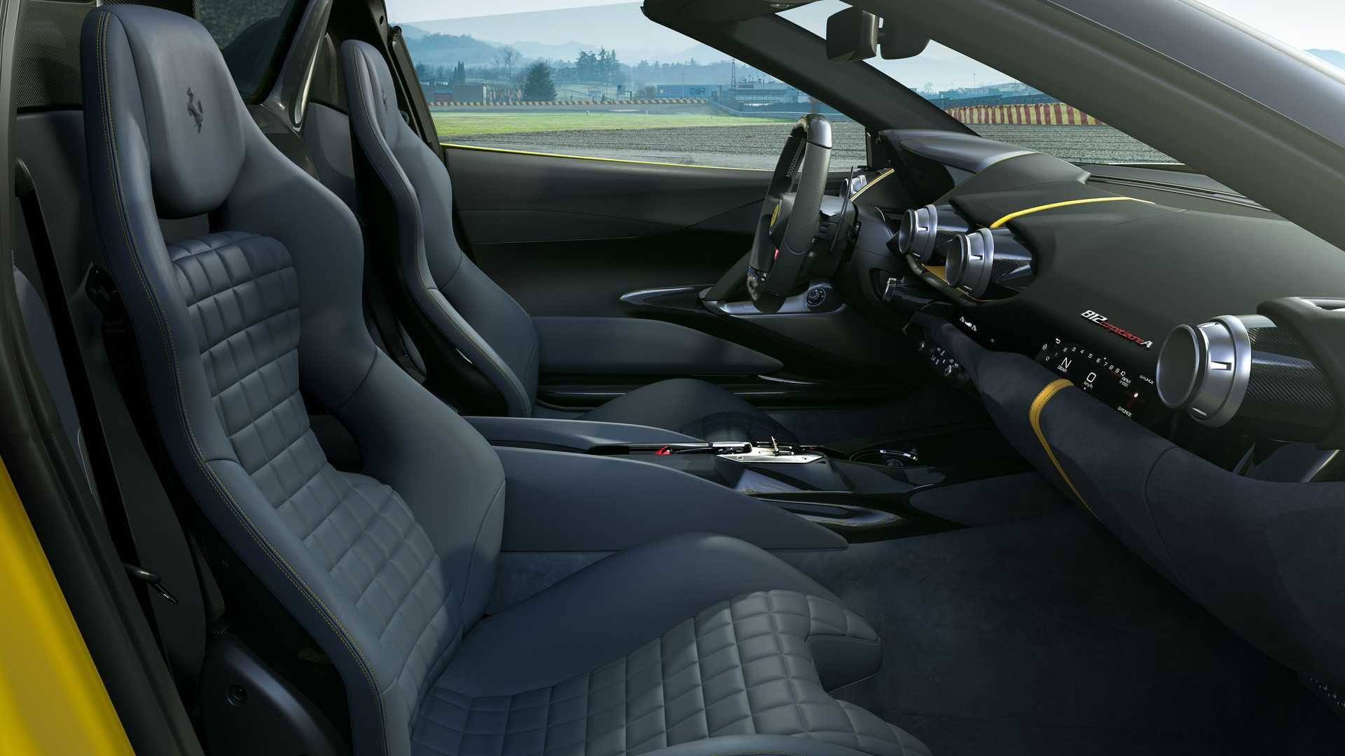 Ferrari 812 Competizione seats