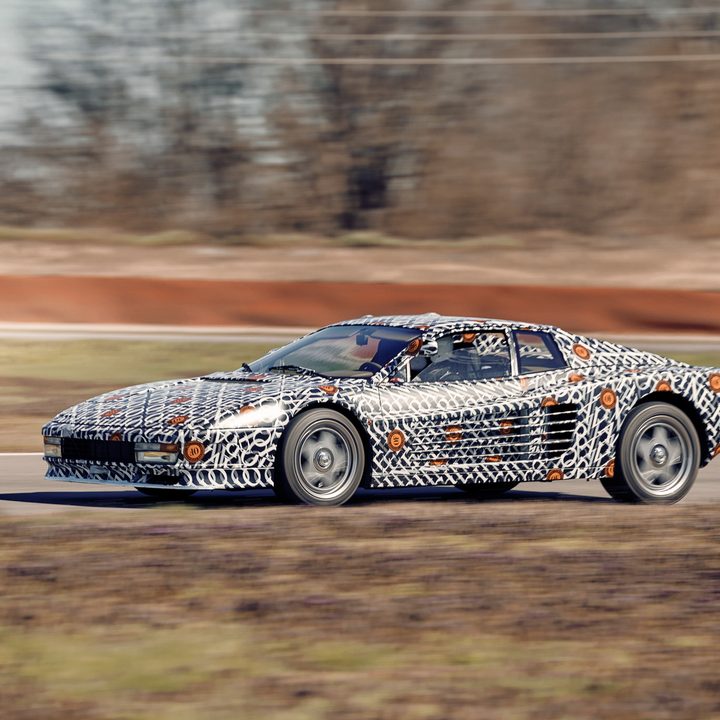 Modernized Ferrari Testarossa profile