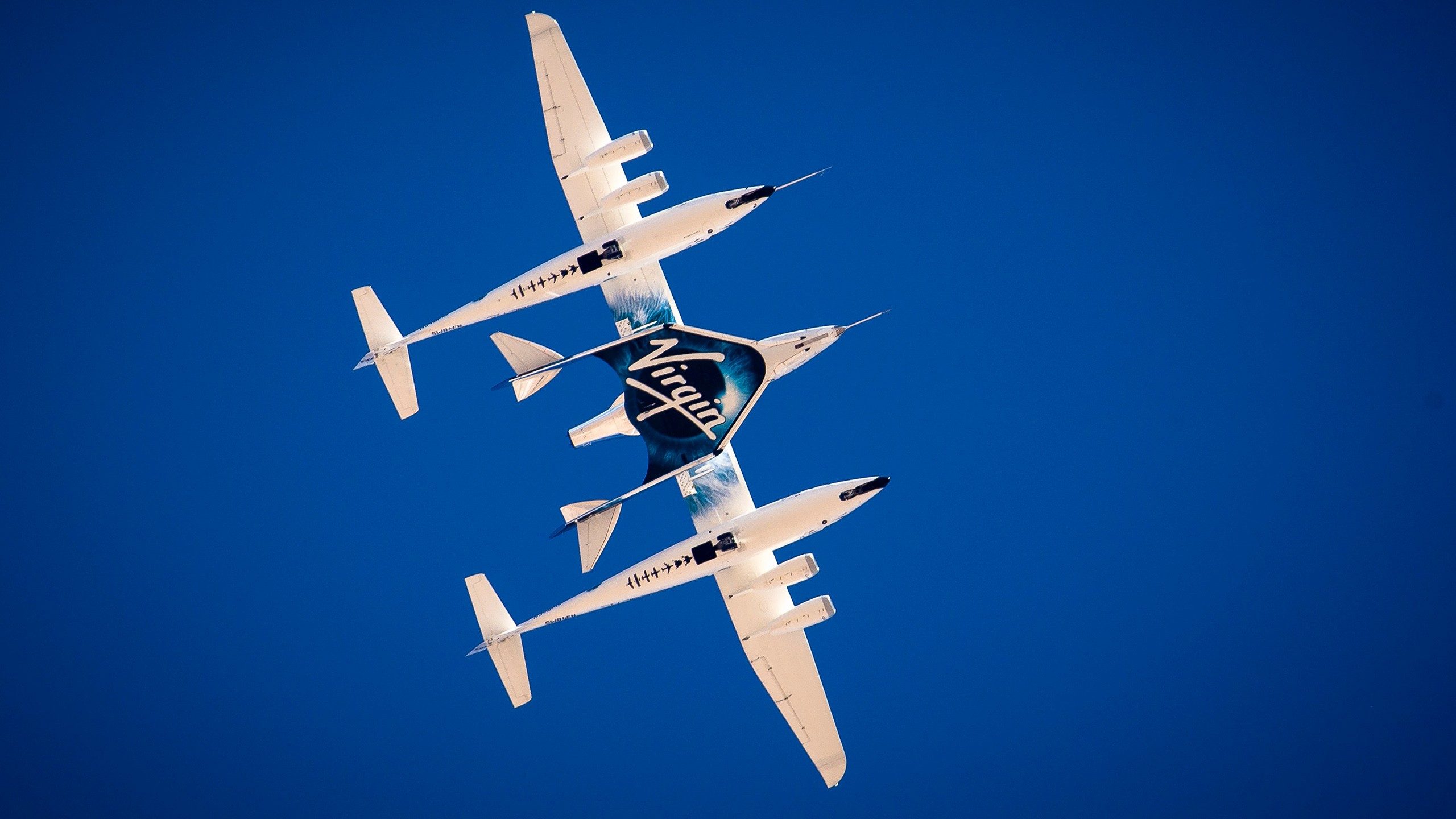 El portaaviones WhiteKnightTwo transporta a la nave SpaceShipTwo.