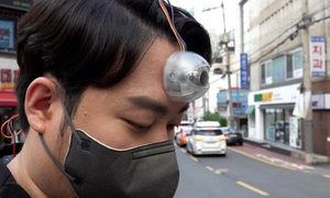 Tercer ojo para mirar el celular y caminar al mismo tiempo