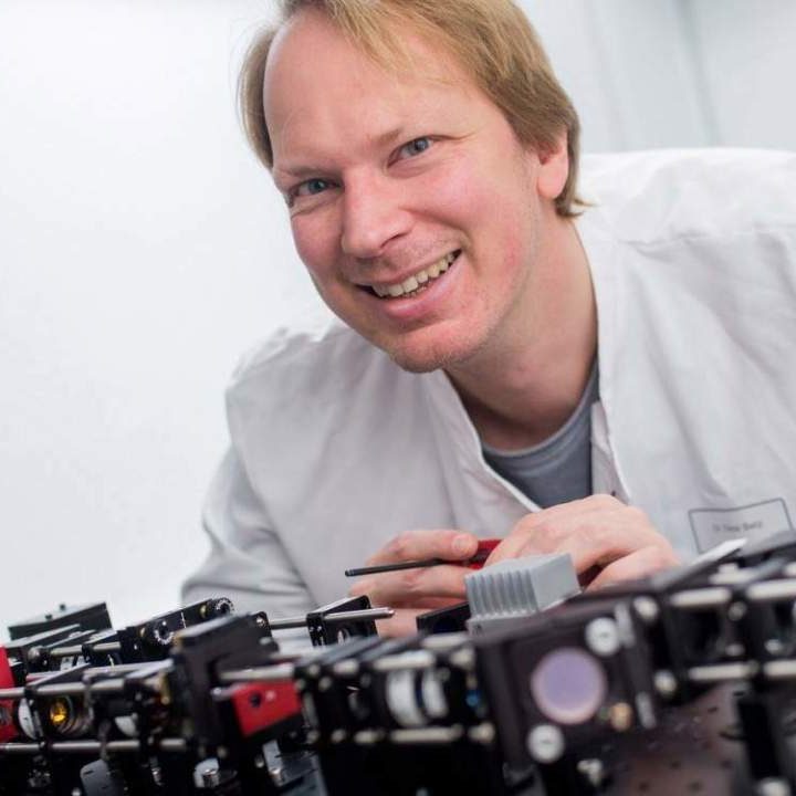 Microscopio hecho con piezas Lego