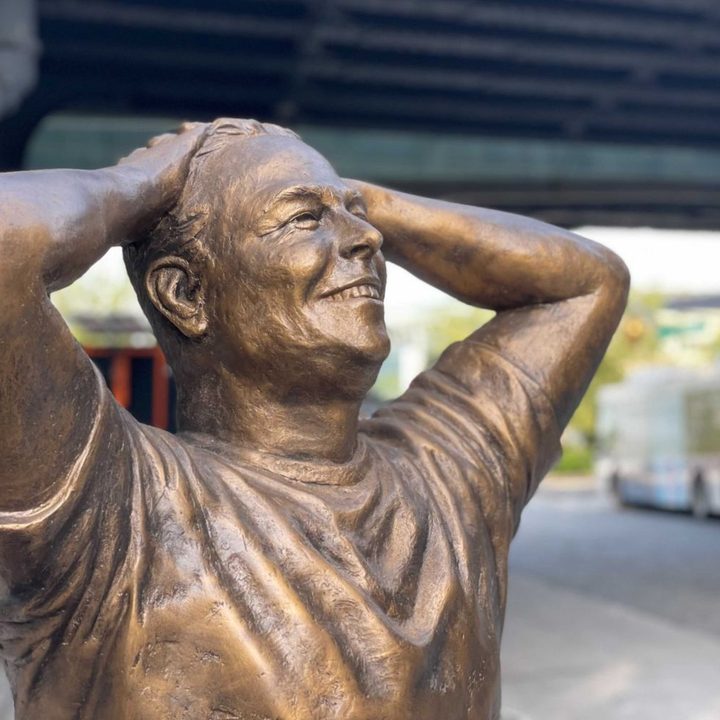 Elon Musk estatua